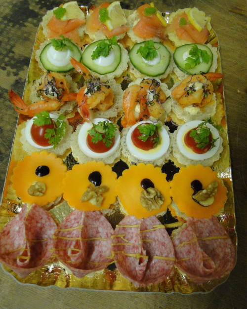 24 Canapés