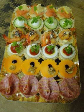24 Canapés